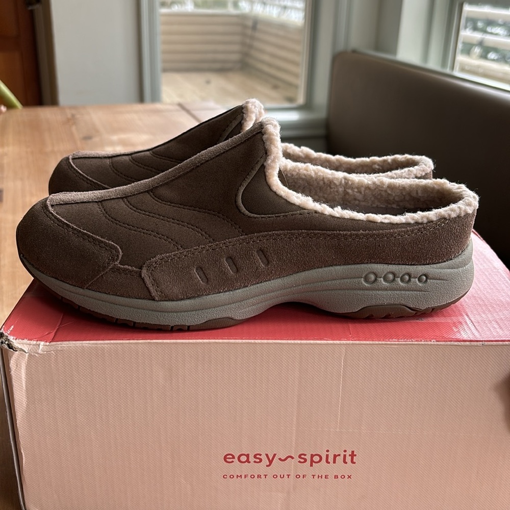 New in Box - Easy Spirit Men’s Travel Fuzz Clogs - Picture 11 of 13